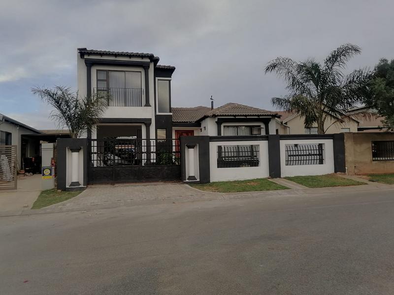 4 Bedroom Property for Sale in Fleurhof Gauteng