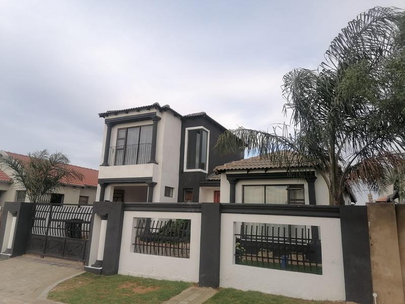 4 Bedroom Property for Sale in Fleurhof Gauteng