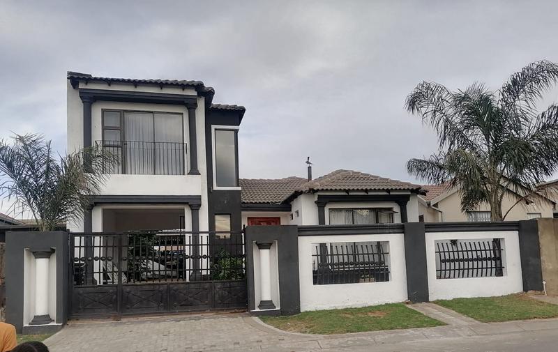 4 Bedroom Property for Sale in Fleurhof Gauteng