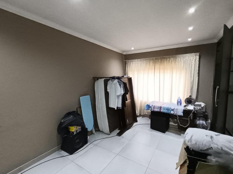 4 Bedroom Property for Sale in Wilgeheuwel Gauteng