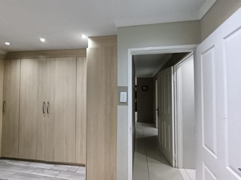 4 Bedroom Property for Sale in Wilgeheuwel Gauteng