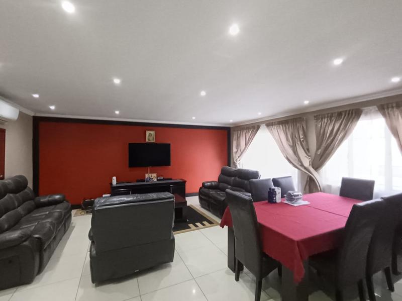 4 Bedroom Property for Sale in Wilgeheuwel Gauteng