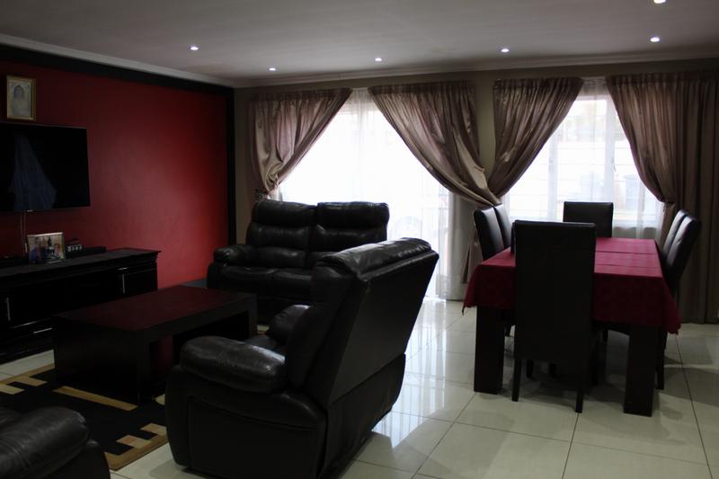4 Bedroom Property for Sale in Wilgeheuwel Gauteng