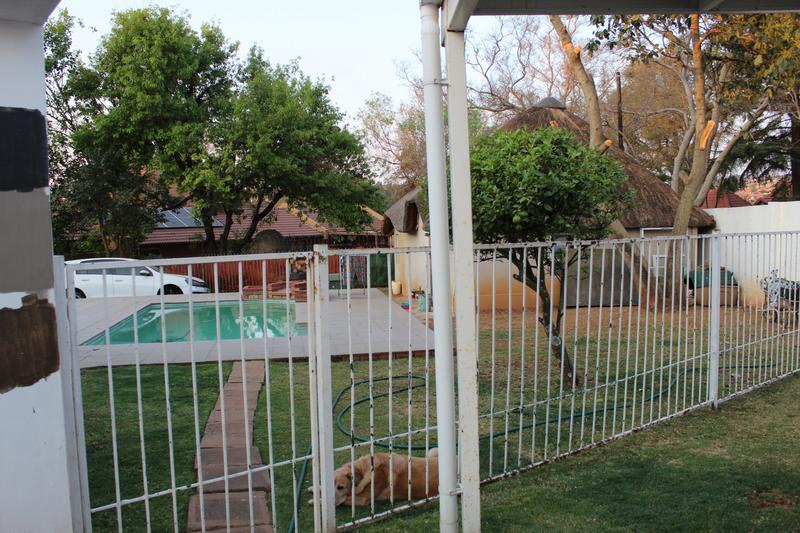 4 Bedroom Property for Sale in Wilgeheuwel Gauteng