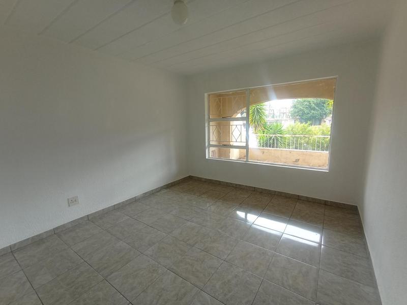 To Let 2 Bedroom Property for Rent in Florida Lake Gauteng
