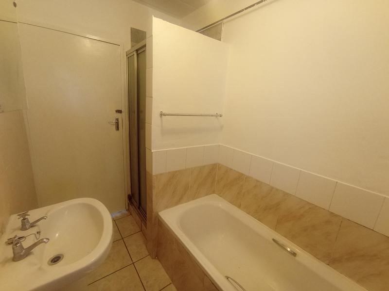 To Let 2 Bedroom Property for Rent in Florida Lake Gauteng