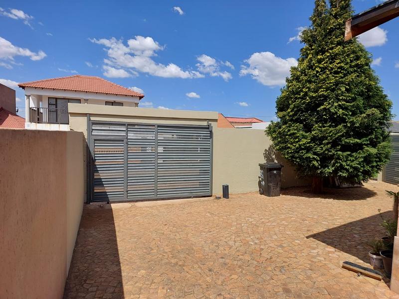 To Let 3 Bedroom Property for Rent in Protea Glen Gauteng