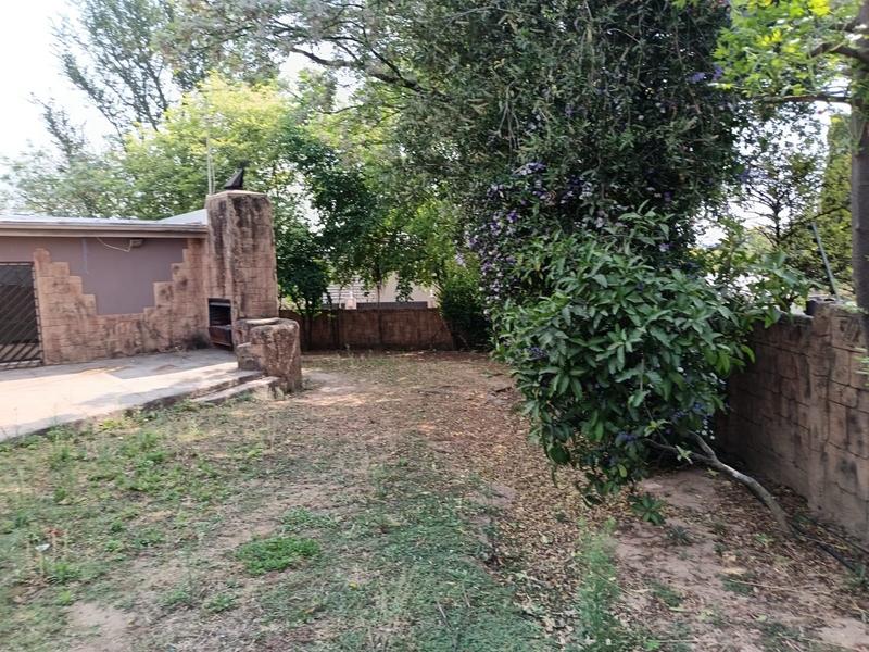 To Let 3 Bedroom Property for Rent in Vorna Valley Gauteng