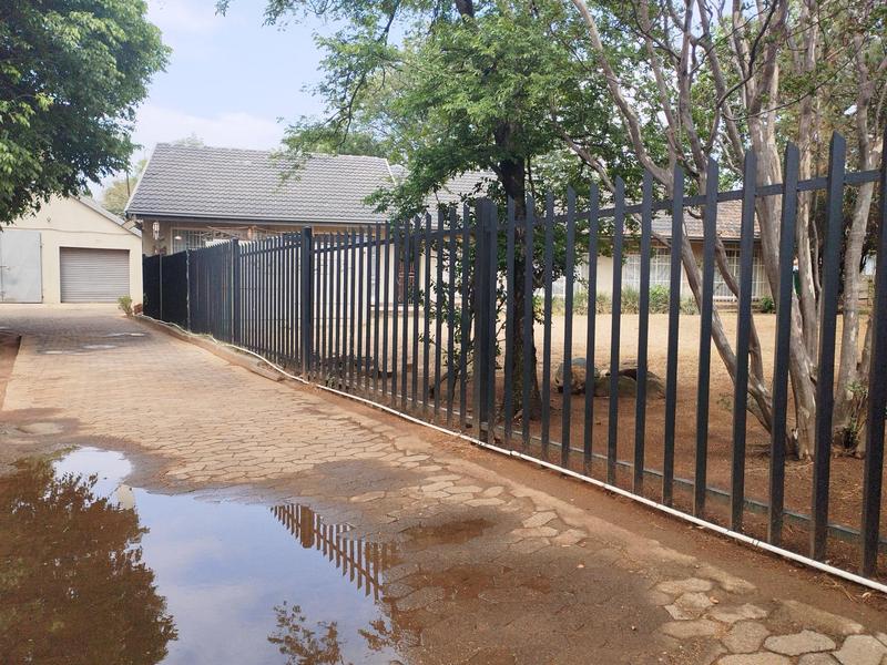 To Let 4 Bedroom Property for Rent in Brackenhurst Gauteng