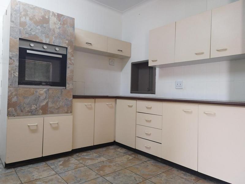 To Let 4 Bedroom Property for Rent in Brackenhurst Gauteng
