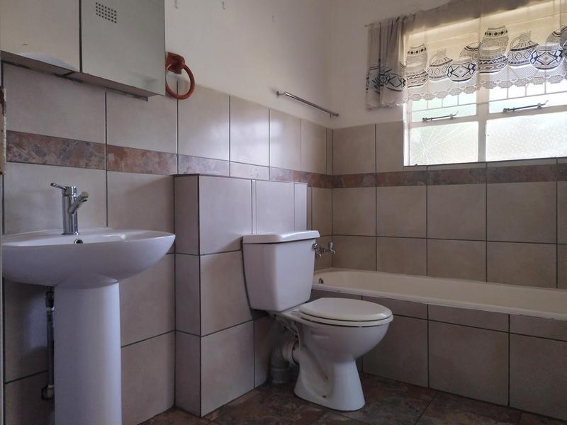 To Let 4 Bedroom Property for Rent in Brackenhurst Gauteng