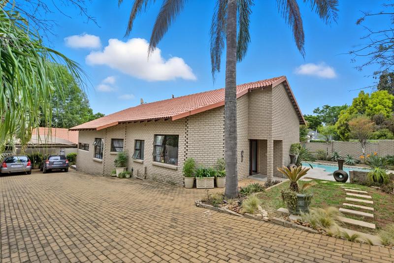 5 Bedroom Property for Sale in Fourways Gardens Gauteng