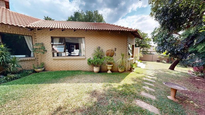 5 Bedroom Property for Sale in Fourways Gardens Gauteng