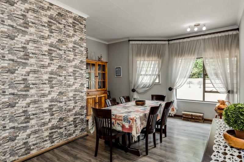5 Bedroom Property for Sale in Fourways Gardens Gauteng