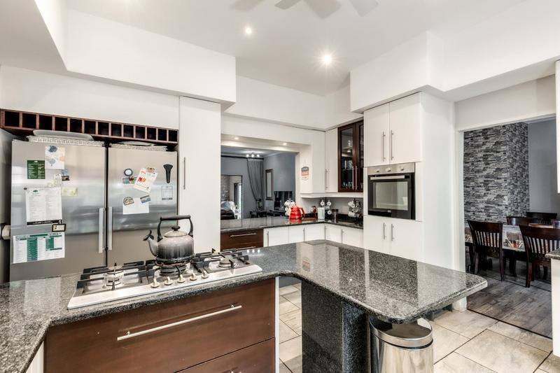 5 Bedroom Property for Sale in Fourways Gardens Gauteng