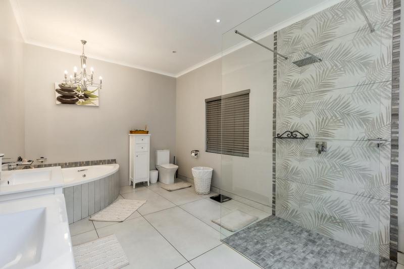 5 Bedroom Property for Sale in Fourways Gardens Gauteng