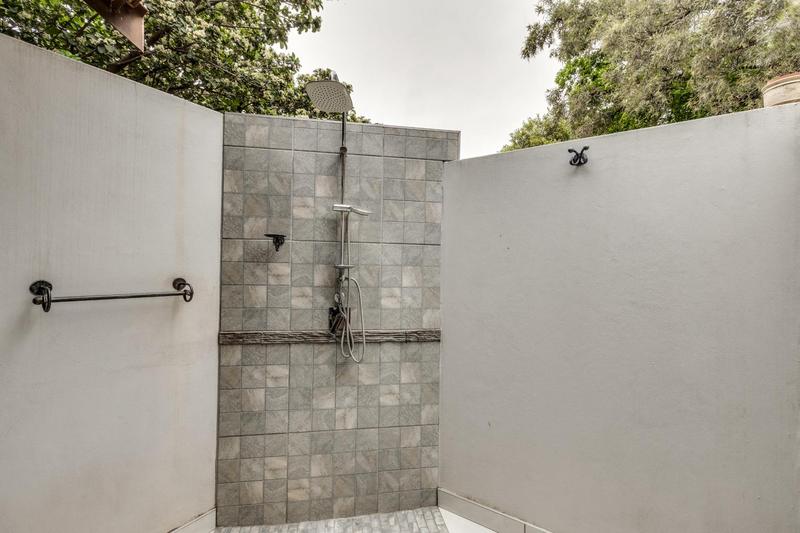 5 Bedroom Property for Sale in Fourways Gardens Gauteng
