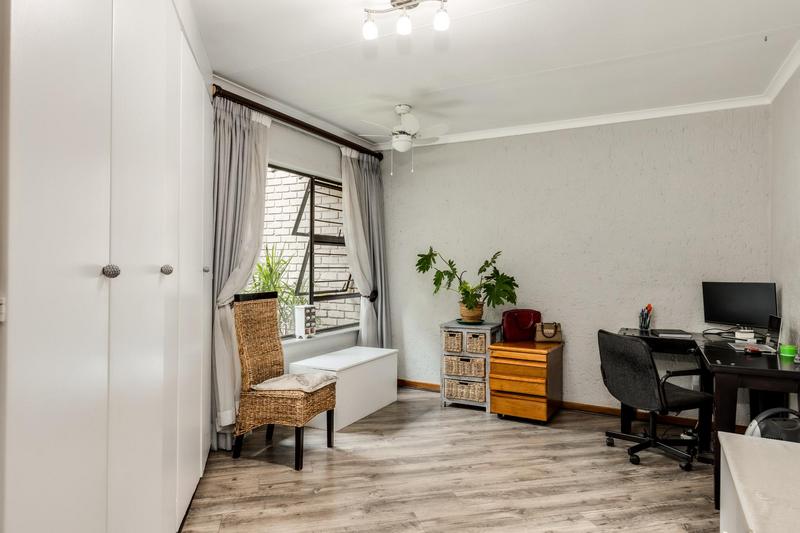 5 Bedroom Property for Sale in Fourways Gardens Gauteng