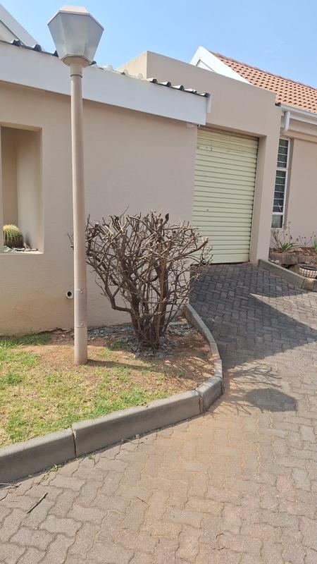 To Let 2 Bedroom Property for Rent in Quellerina Gauteng