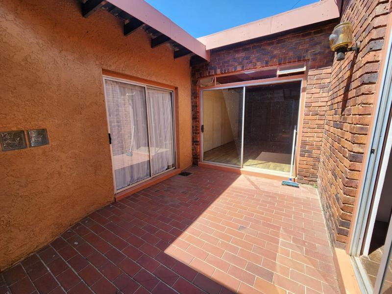 To Let 3 Bedroom Property for Rent in Weltevreden Park Gauteng