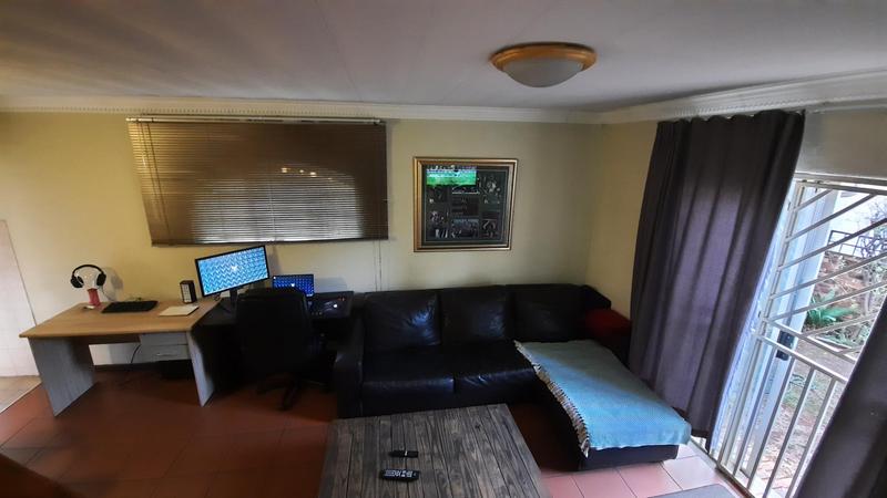 2 Bedroom Property for Sale in Erasmuskloof Gauteng
