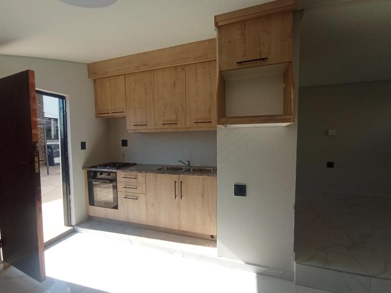 To Let 1 Bedroom Property for Rent in Fairland Gauteng