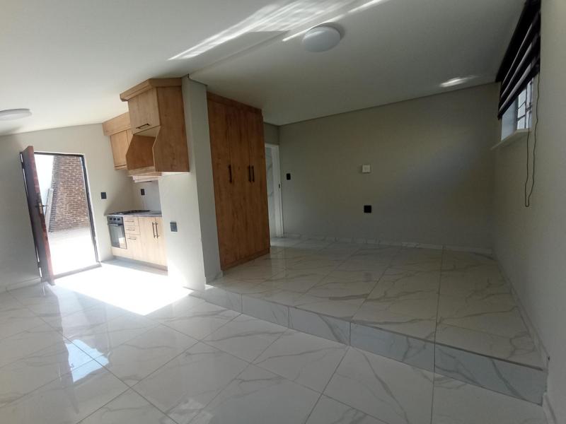 To Let 1 Bedroom Property for Rent in Fairland Gauteng