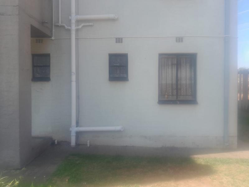 2 Bedroom Property for Sale in Fleurhof Gauteng