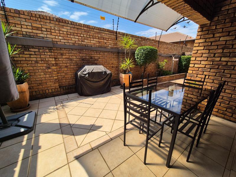 3 Bedroom Property for Sale in New Redruth Gauteng