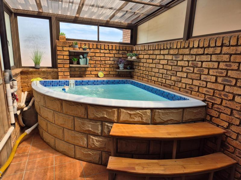 3 Bedroom Property for Sale in New Redruth Gauteng