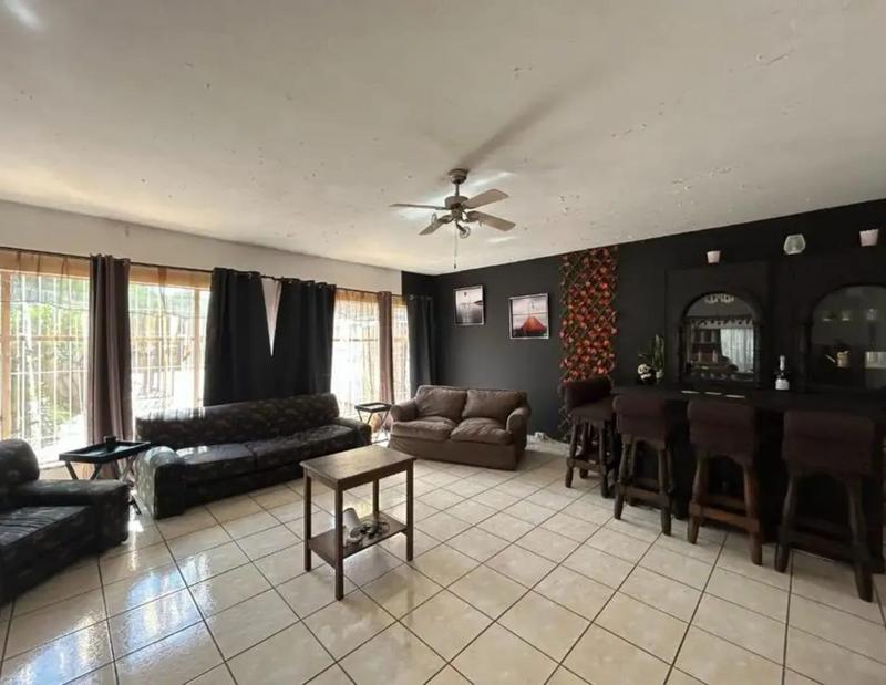4 Bedroom Property for Sale in Glenanda Gauteng