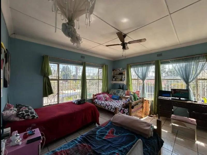 4 Bedroom Property for Sale in Glenanda Gauteng