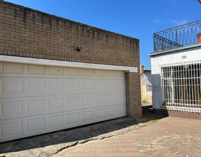 4 Bedroom Property for Sale in Glenanda Gauteng