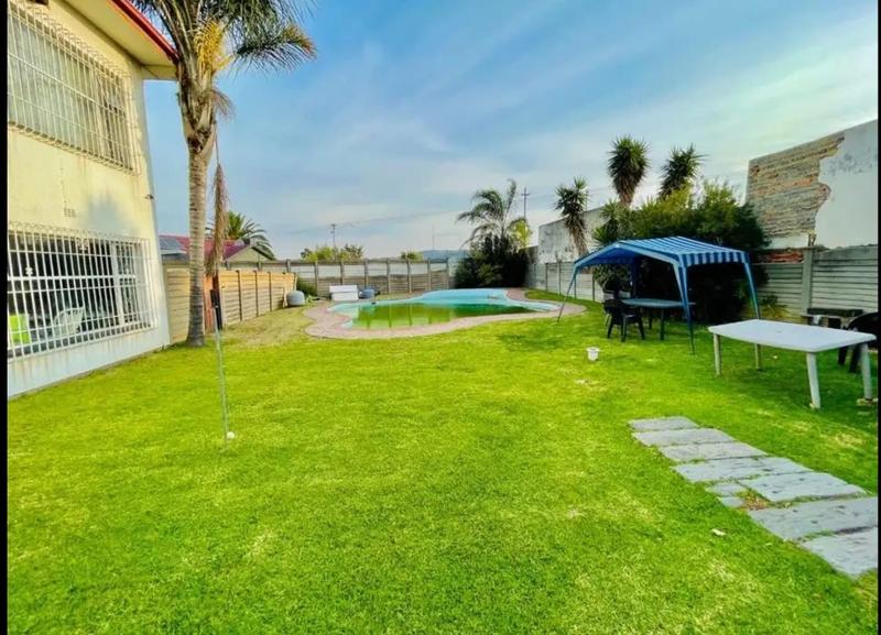 4 Bedroom Property for Sale in Glenanda Gauteng