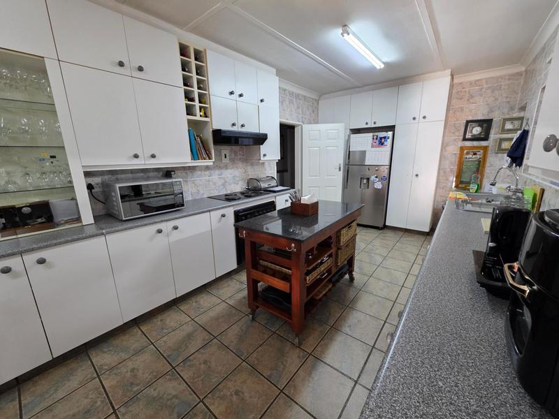 5 Bedroom Property for Sale in Boltonwold Gauteng