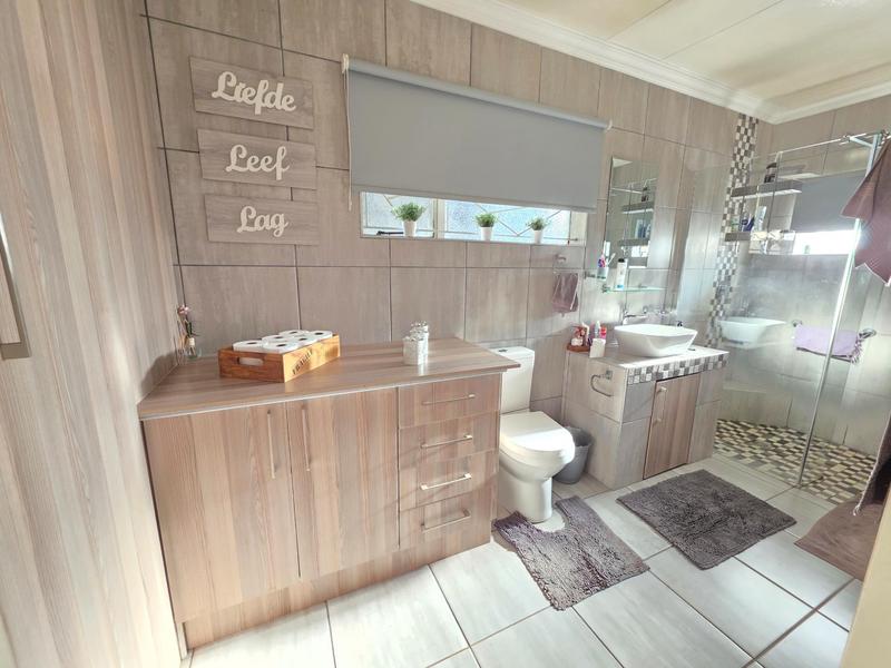 5 Bedroom Property for Sale in Boltonwold Gauteng