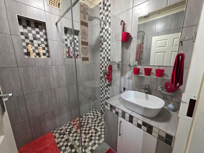 5 Bedroom Property for Sale in Boltonwold Gauteng