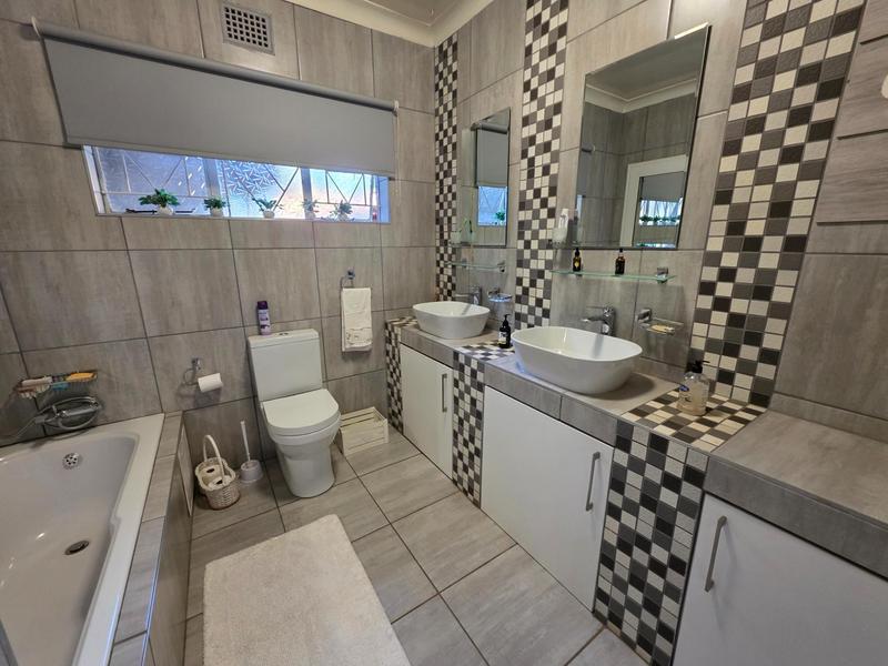 5 Bedroom Property for Sale in Boltonwold Gauteng