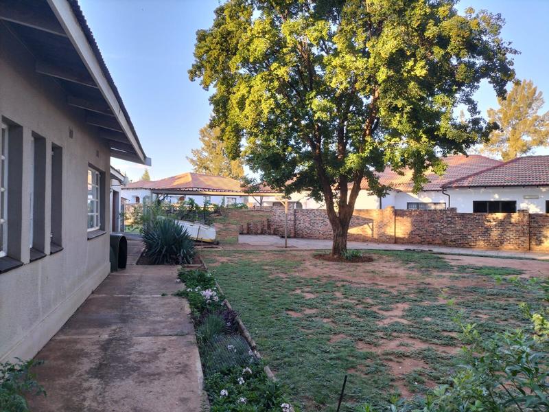 5 Bedroom Property for Sale in Kookrus Gauteng