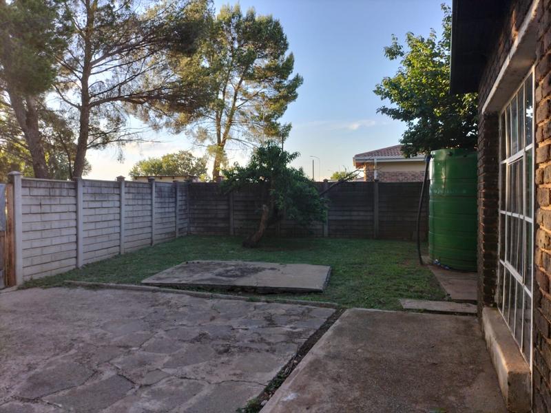 5 Bedroom Property for Sale in Kookrus Gauteng