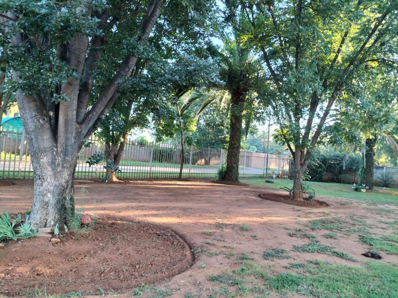 5 Bedroom Property for Sale in Kookrus Gauteng