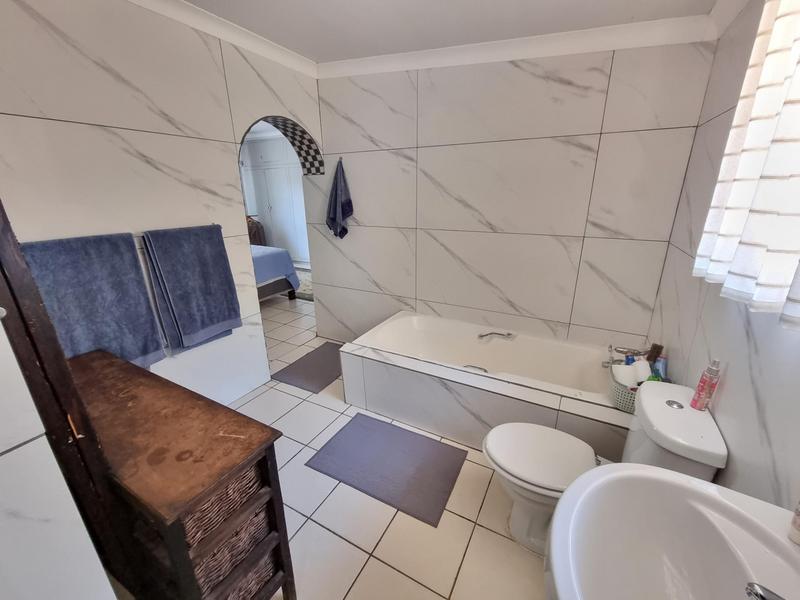 5 Bedroom Property for Sale in Kookrus Gauteng