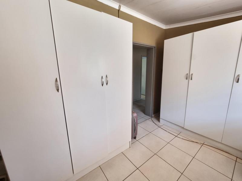 5 Bedroom Property for Sale in Kookrus Gauteng