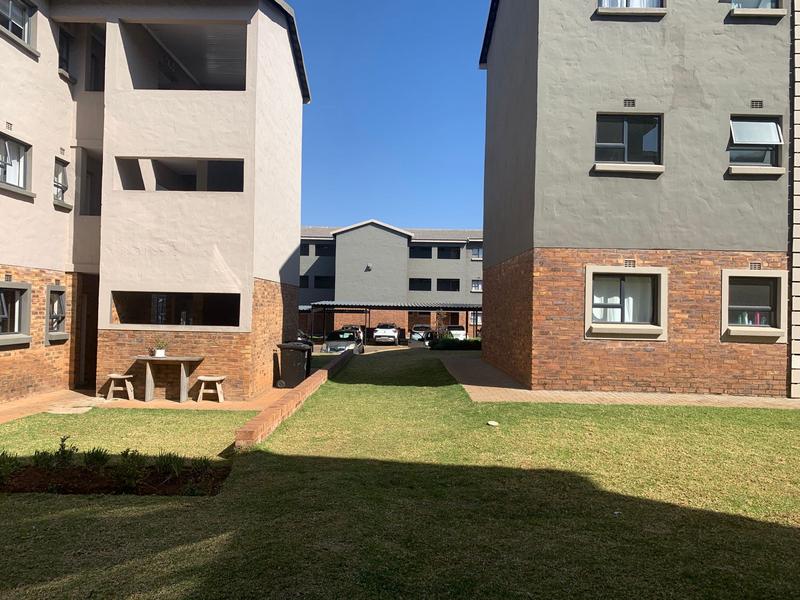 To Let 2 Bedroom Property for Rent in Kenleaf Gauteng