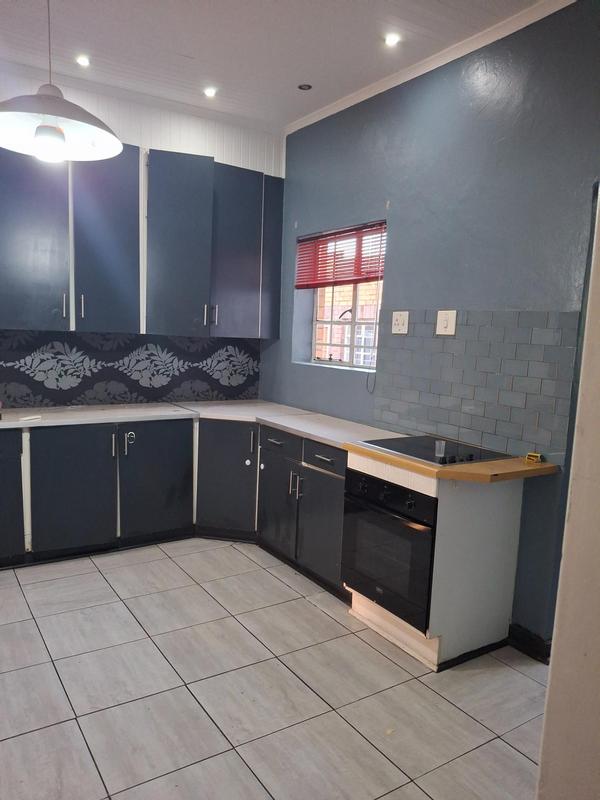 To Let 3 Bedroom Property for Rent in Greenside Gauteng