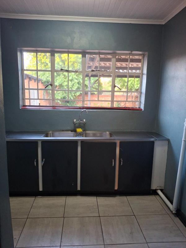 To Let 3 Bedroom Property for Rent in Greenside Gauteng