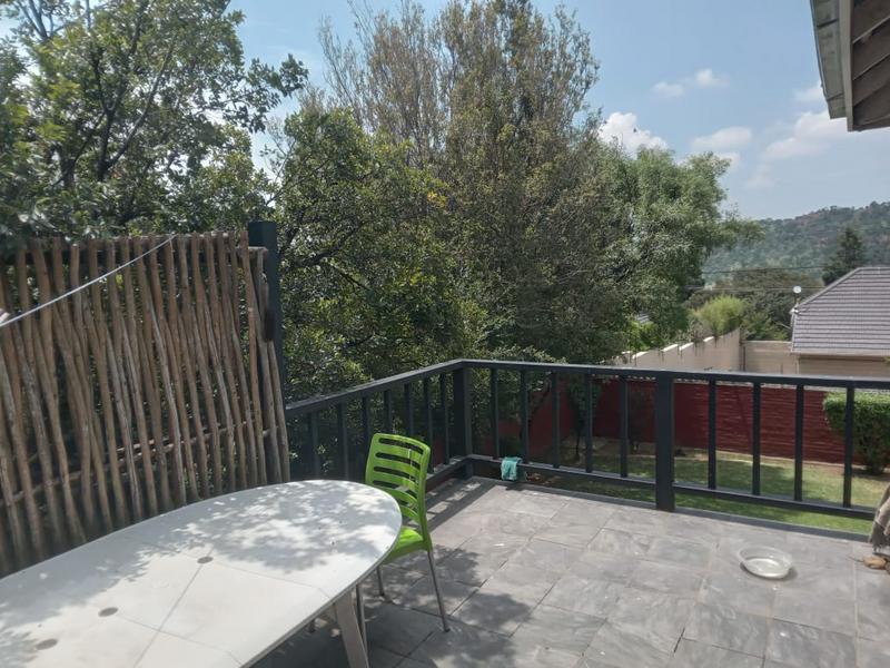 5 Bedroom Property for Sale in Linmeyer Gauteng