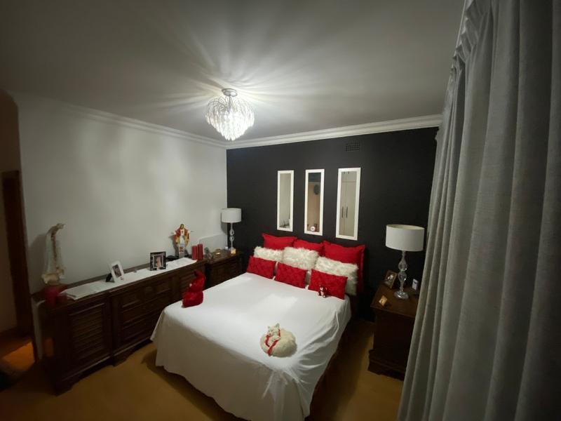 5 Bedroom Property for Sale in Linmeyer Gauteng