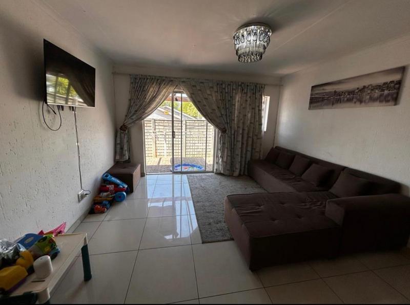 2 Bedroom Property for Sale in Greenstone Hill Gauteng