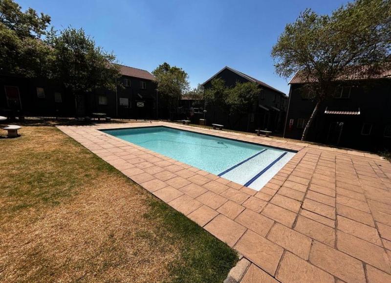 2 Bedroom Property for Sale in Greenstone Hill Gauteng